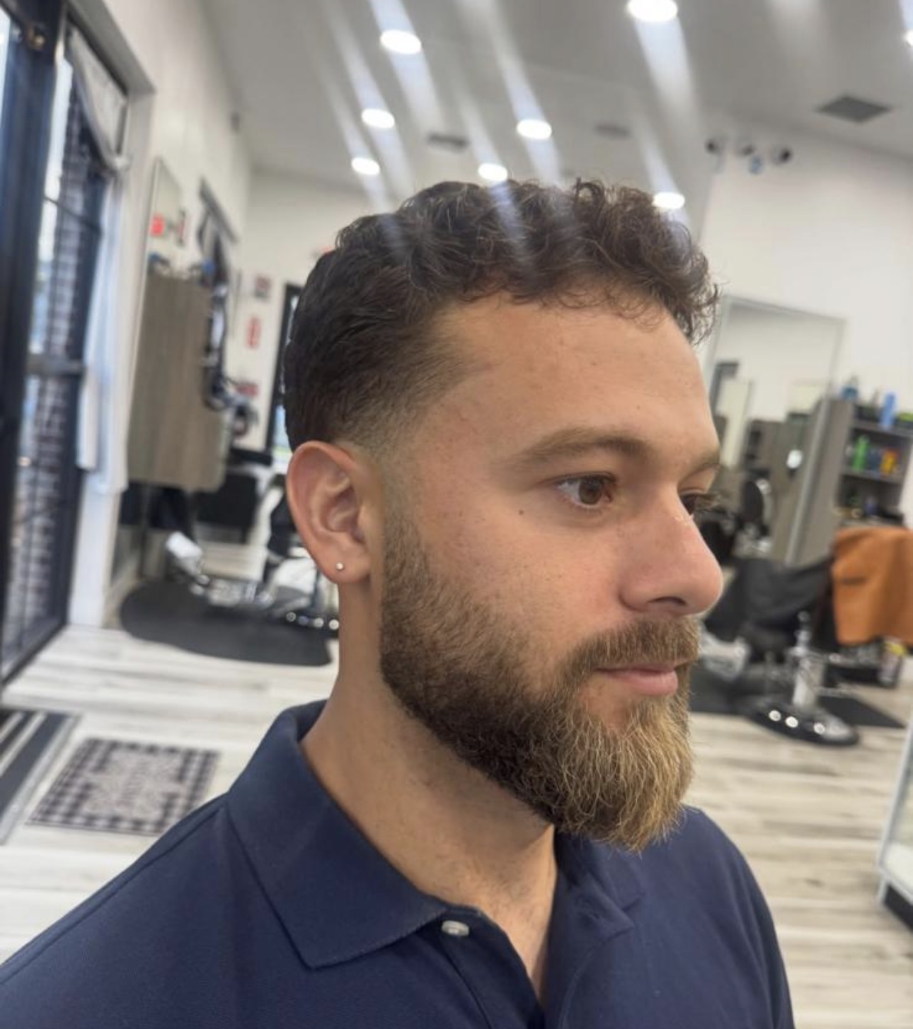 Resultado de corte de cabello y barba perfilada en Quenita